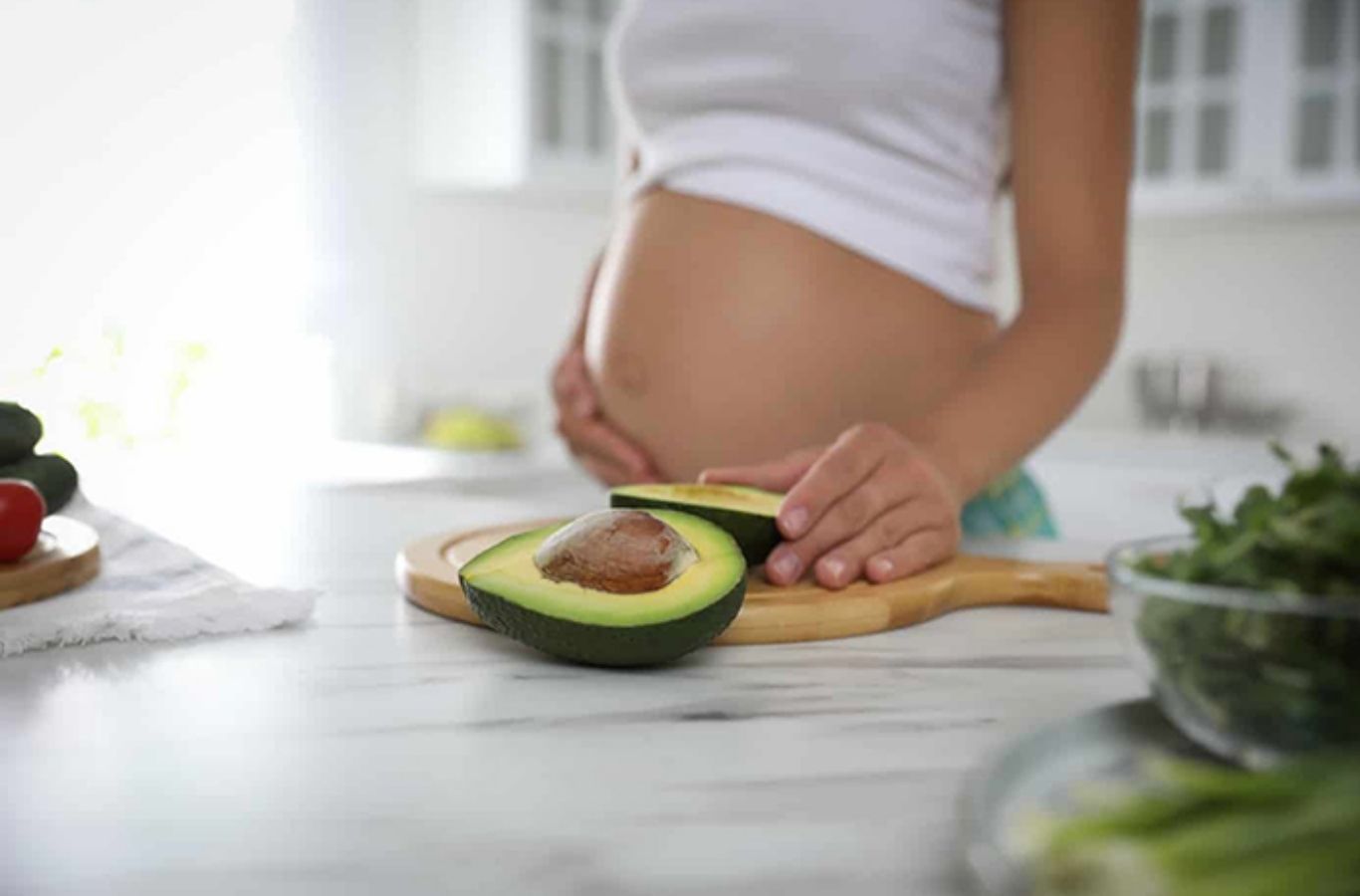 Bà bầu ăn bơ có tốt không? Lợi ích và cách ăn bơ để có một thai kỳ khỏe mạnh ăn bơ để có thai kỳ khỏe mạnh