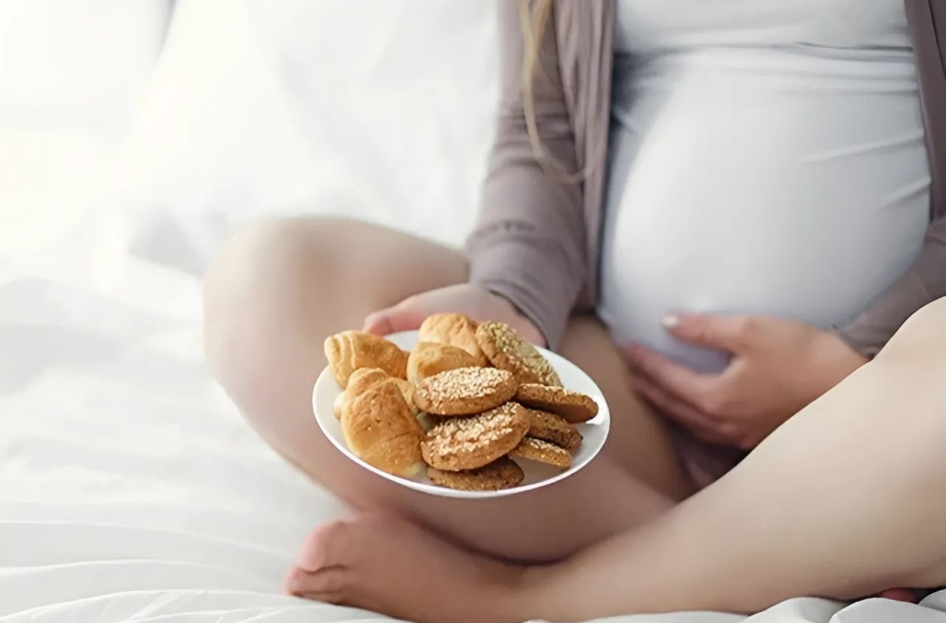 Bà bầu ăn bơ có tốt không? Lợi ích và cách ăn bơ để có một thai kỳ khỏe mạnh bơ giúp giảm cảm giác thèm ăn vặt